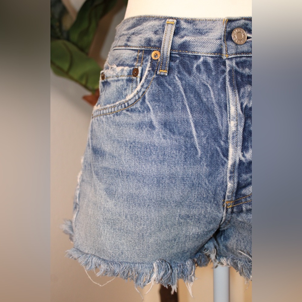 AGOLDE Parker Vintage Blue Cut Off Denim Shorts - Picture 5 of 10